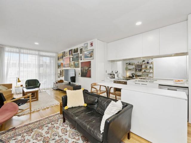 Cosmopolitan inner city living unfurnished