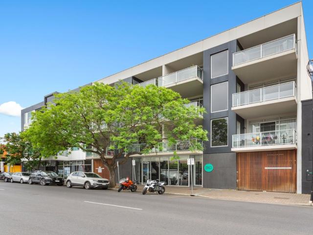 Cosmopolitan inner city living unfurnished