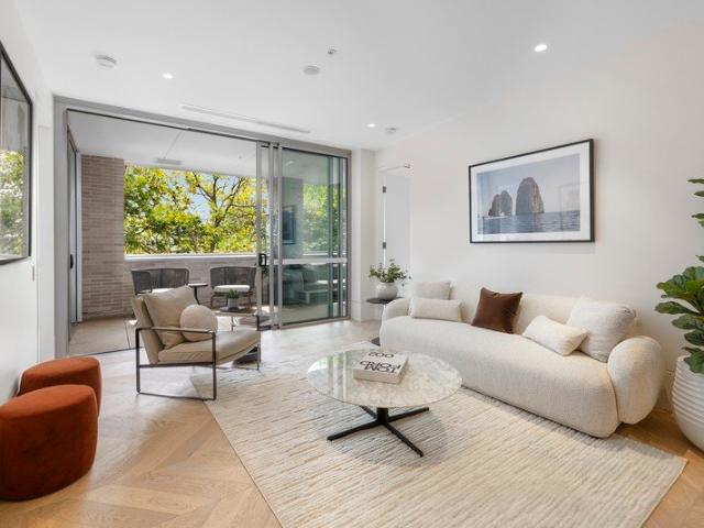 Cosmopolitan Living, Stunning and ready to move in