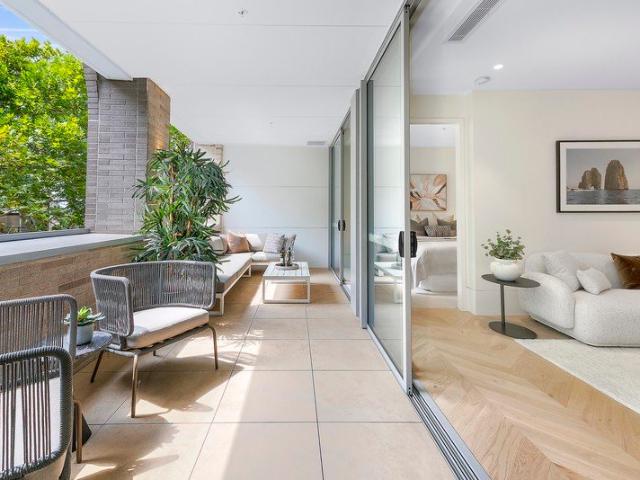 Cosmopolitan Living, Stunning and ready to move in