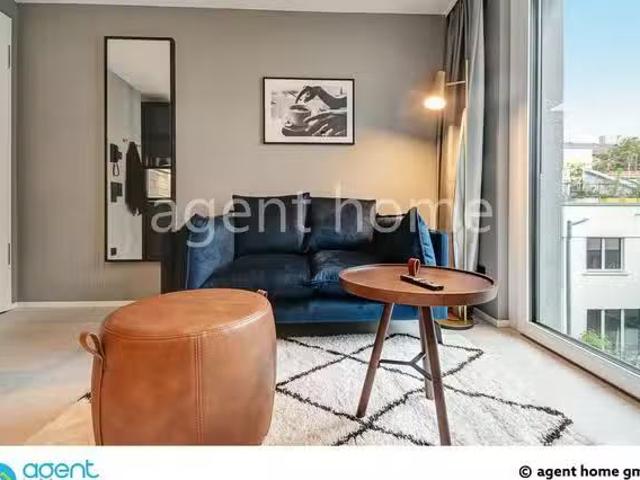 COSMOPOLITAN LIVING