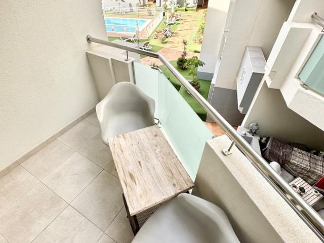Cosmopolitan: pool, terrace, wifi & desk