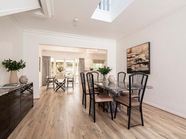 Cosmopolitan Townhouse in North Adelaide