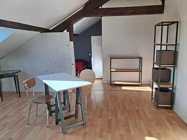 Cosne Cours sur Loire 58200 Location appartement 2 pièces t2 au dernier étage