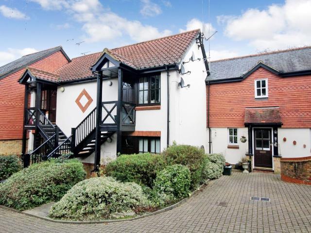 Cosne Mews, Walkers Road, Harpenden AL5, Studio to rent, £1,050 pcm | PrimeLocation