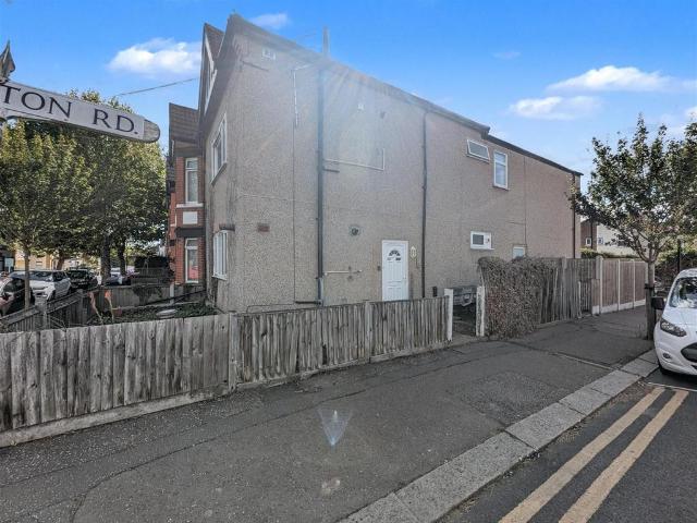 Cossington Road, Westcliff On Sea 1 bed flat to rent £795 pcm £183 pw