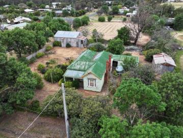 COTTAGE ON GENEROUS BLOCK