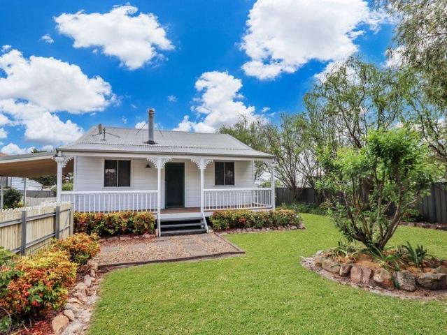 Cottage Charm, Cosy Comfort & Easy Living