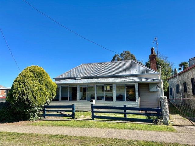 COTTAGE CHARM IN A CENTRAL LOCATION