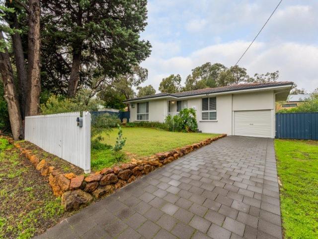 COTTAGE CHARM IN GOOSEBERRY HILL