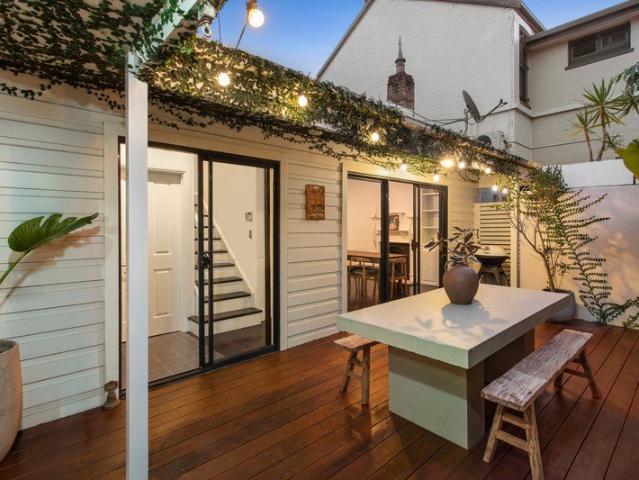 Cottage charm with a Mediterranean spirit