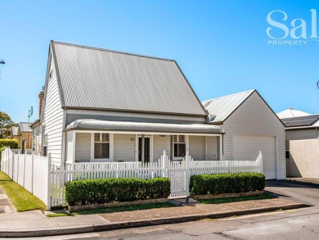 Cottage charm with private parents' retreat, just 2km from Merewether Beach