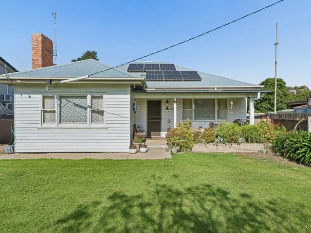 Cottage Charm with Room to Dream!