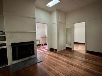 COTTAGE CLOSE TO LAKE DAYLESFORD