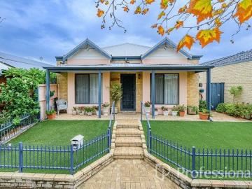 Cottage Comfort in a Parkside Setting