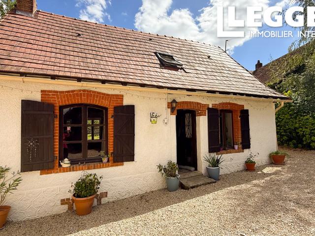 Cottage d'une chambre à coucher avec trois gîtes, piscine et un terrain d'un acren