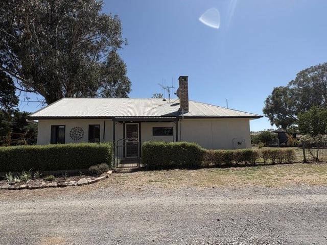 Cottage for Rent Gundaroo 2BR, Fully Fenced, Pets & Horses considered