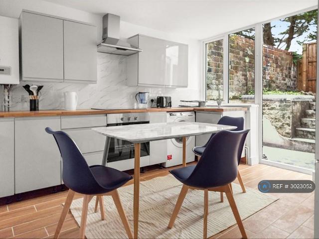 Cottage Grove, Southsea, PO5 2 bed flat to rent £1,290 pcm £298 pw