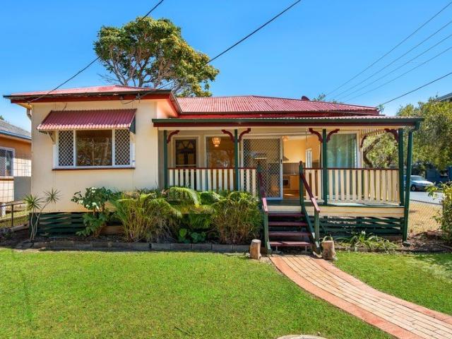 Cottage in Prime Location!
