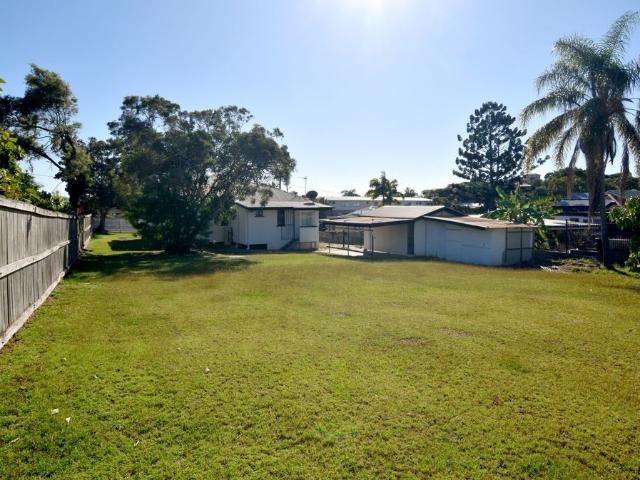 COTTAGE LIVING WITH A HUGE BLOCK ON THE CBD FRINGE