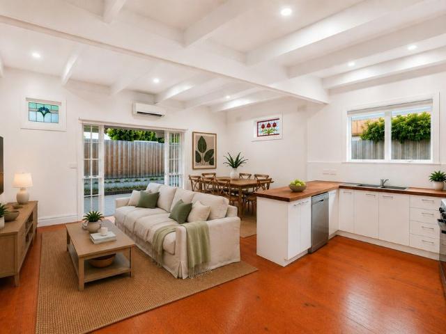 COTTAGE LIVING IN THE HEART OF BRIGHTON