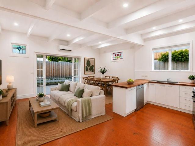 COTTAGE LIVING IN THE HEART OF BRIGHTON