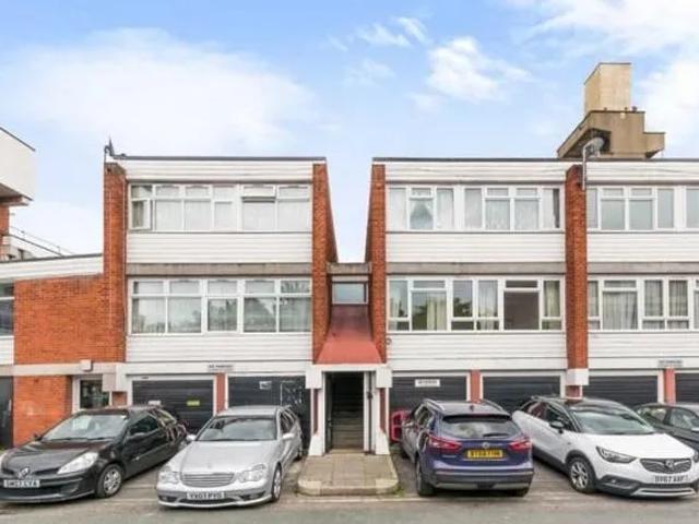 Cottage Street, Canary Wharf E14, 4 bed maisonette to rent, £2,425 pcm | PrimeLocation