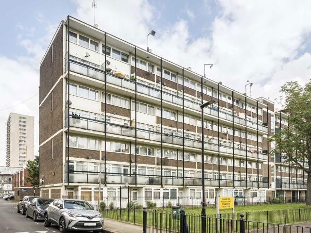 Cottage Street, London E14, 3 bed flat to rent, £2,500 pcm | PrimeLocation