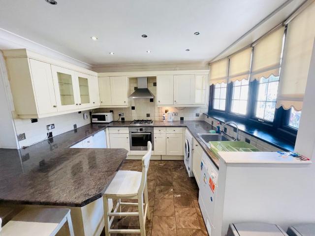 Cottage Street, Poplar, London E14, 4 bed maisonette to rent, £3,500 pcm | PrimeLocation