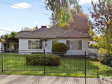Cottage Style Charm in the heart of White Hills