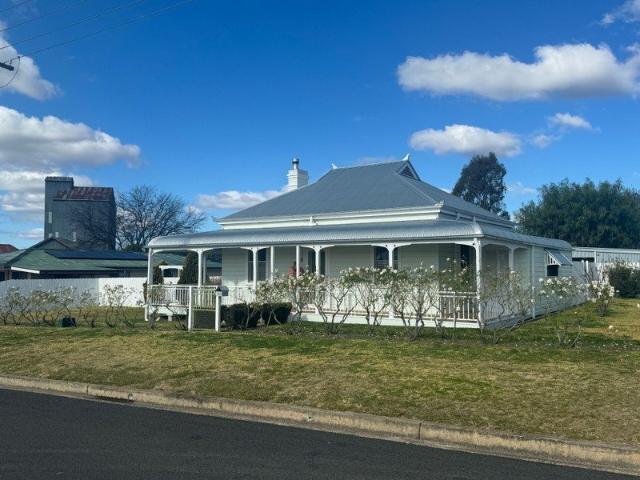 Cottage Style Home Circa 1900