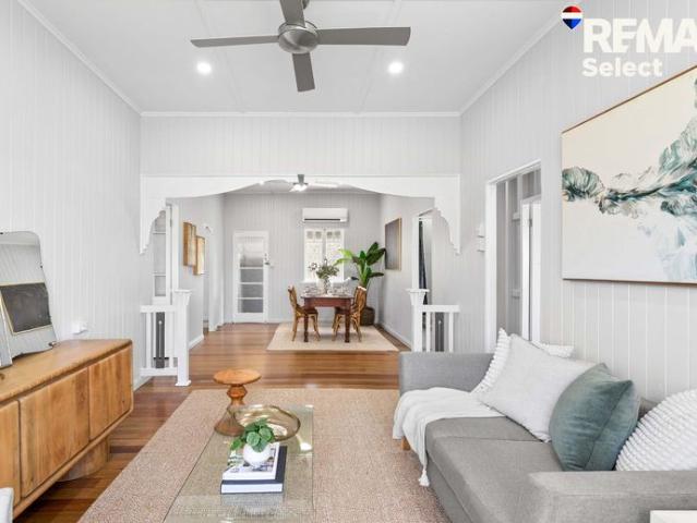 Cottage Style home in Great Location