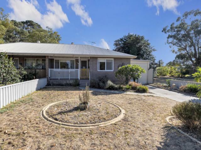 COTTAGE STYLE 3x1 DUPLEX IN ORELIA!