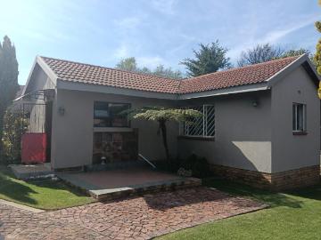 Cottage to rent in Birchleigh, Kempton Park