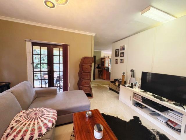 Cottage to rent in La Lucia