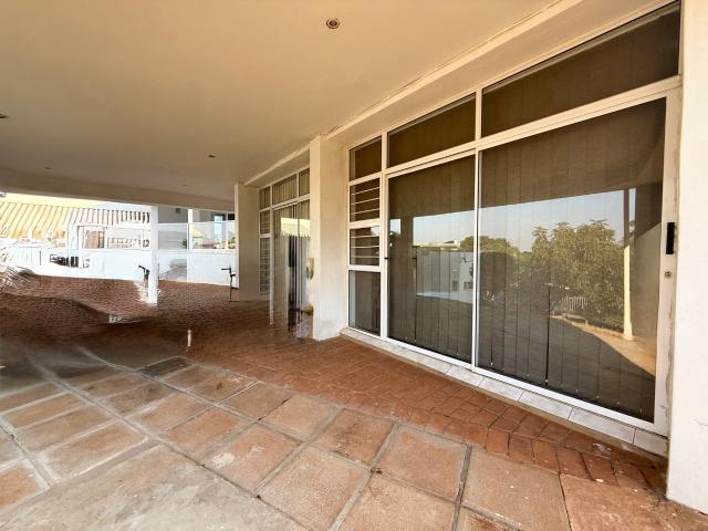 Cottage to rent in La Lucia