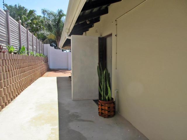 Cottage to rent in La Lucia