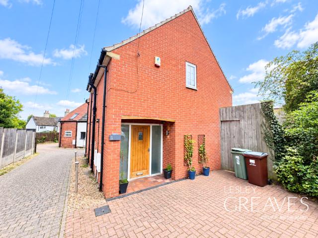 Cottage Walk, Wollaton NG8, 3 bed shared accommodation to rent, £1,650 pcm | PrimeLocation