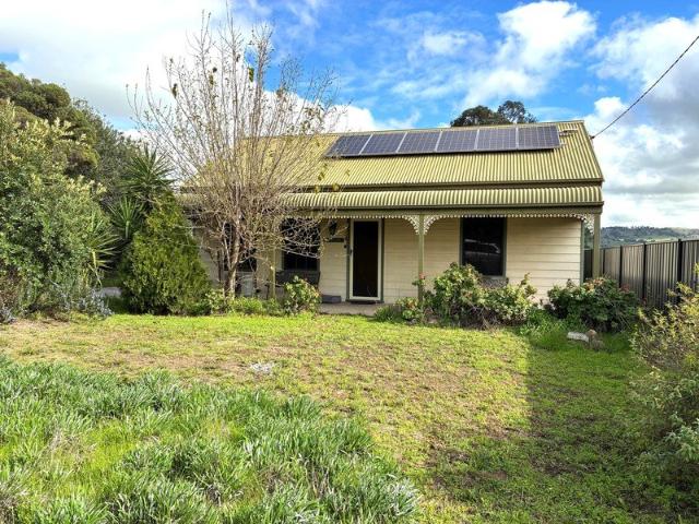 Cottage with a picket fence!