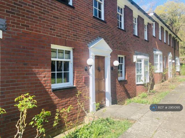 Cottenham Park Road, London, SW20 2 bed flat to rent £2,000 pcm £462 pw