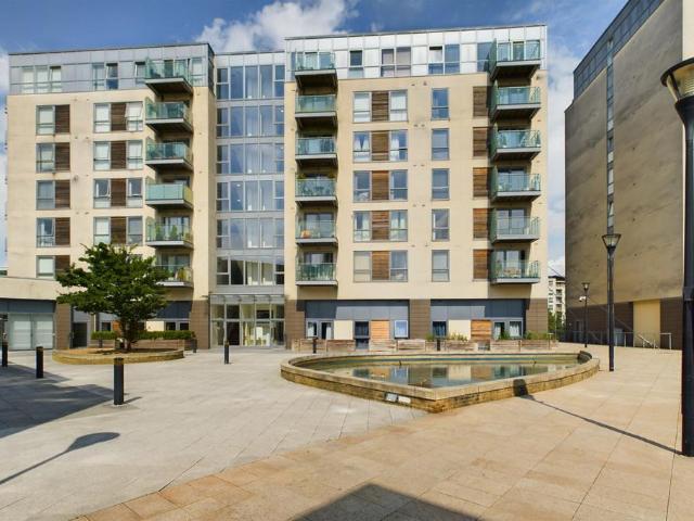Cotterells, Hemel Hempstead, HP1 2 bed apartment to rent £1,550 pcm £358 pw