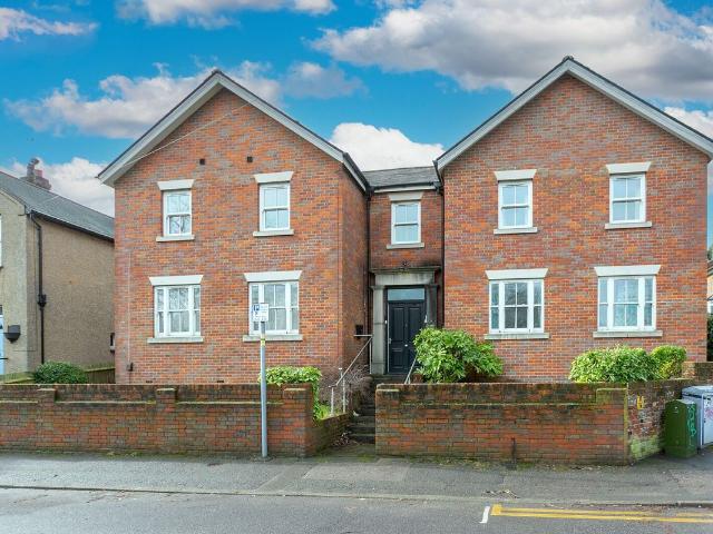 Cotterells, Hemel Hempstead HP1, Hemel Hempstead, 2 bed flat to rent, £1,450 pcm | PrimeLocation