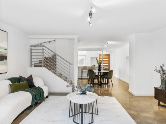 COTTESLOE CALLING RENOVATED, PRIVATE & READY TO RENT TOWNHOME
