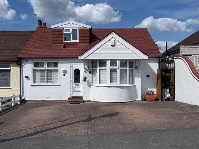 Cottesmore Avenue, Ilford 4 bed house to rent £2,800 pcm £646 pw