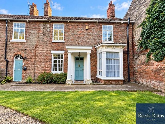 Cottingham Road, Hull, East Riding of. 1 bed apartment to rent £750 pcm £173 pw