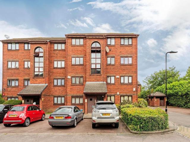 Cotton Avenue, London W3, 2 bed flat to rent, £1,700 pcm | PrimeLocation