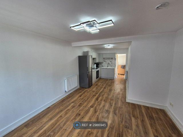 Cotwall End Road, Dudley DY3, 3 bed bungalow to rent, £1,350 pcm | PrimeLocation
