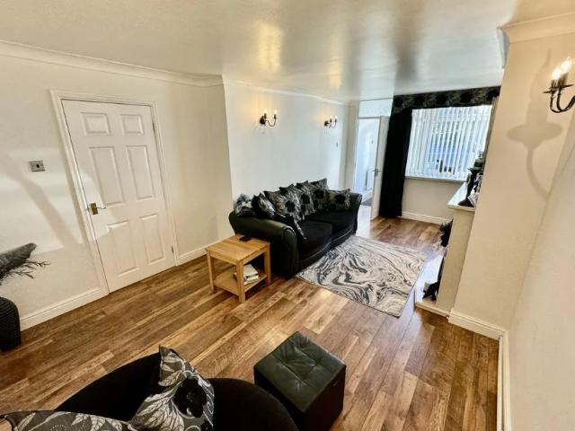 Cotwall End Road