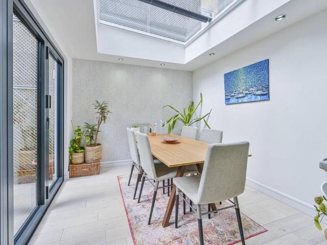 Côte Brasserie, Carolina Wong, 6 8 St. Christopher's Place, London, W1U 1ND, United Kingdom | 4 bed townhouse for rent #128881372 | Rentberry