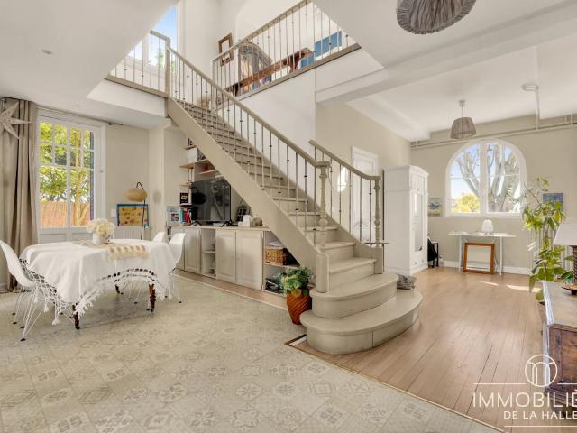 COTE PAVEE SUPERBE MAISON T.7 233 M²